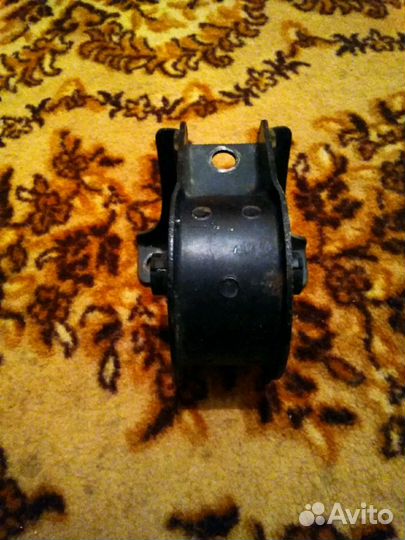 Подушку двигателя хонда Hr-v