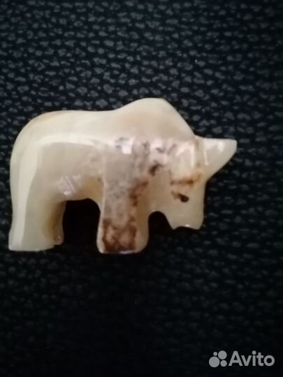 Интерьерная фигурка - статуэтка из оникса