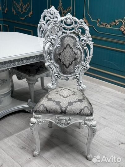 В наличии стол