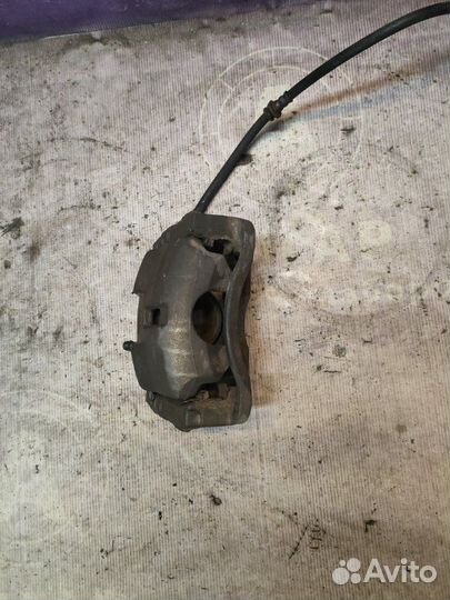 Суппорт тормозной передний правый Nissan X-Trail