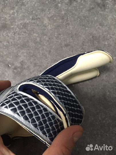 Вратарские перчатки (новые )