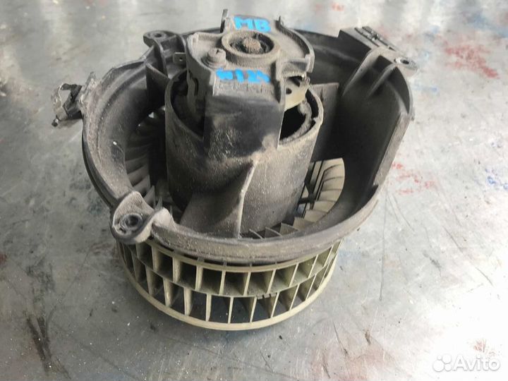 Мотор вентилятор отопителя Mercedes Benz W124