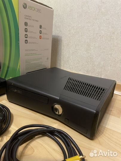 Xbox 360s 250Gb 2012г / 1 геймпад