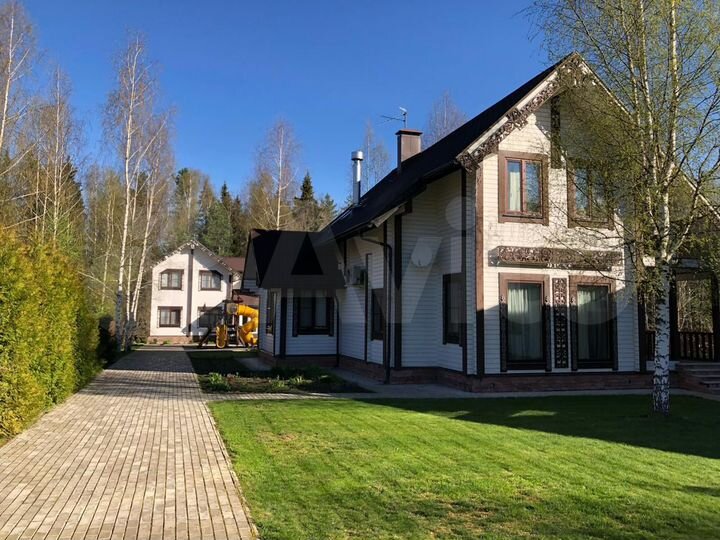 Коттедж 730 м² на участке 23 сот.