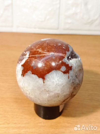 Шар, сфера из камня с жеодой