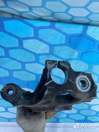 Кулак поворотный передний правый 8K0407254AB