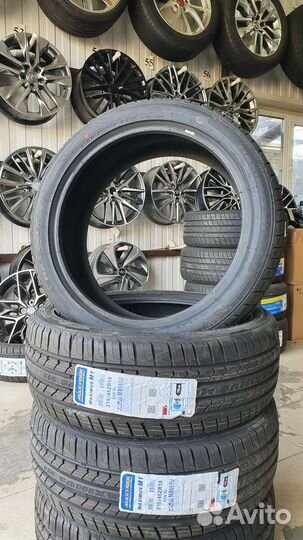 Maxtrek Maximus M1 215/45 R18