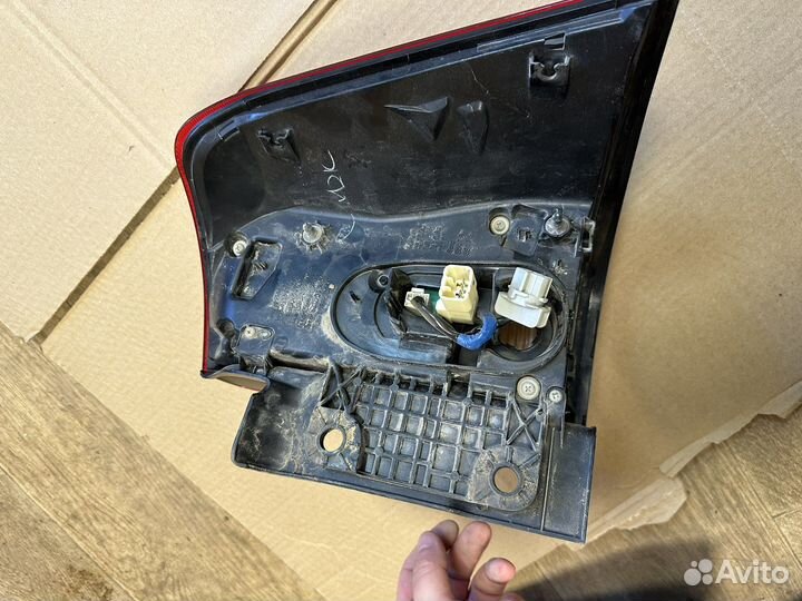 Левый фонарь Toyota Land Cruser 200 (12-15)