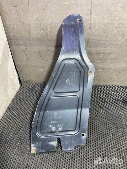 Пыльник двигателя правый Volkswagen Polo 5