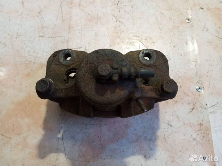 Суппорт тормозной передний левый Mitsubishi Galant