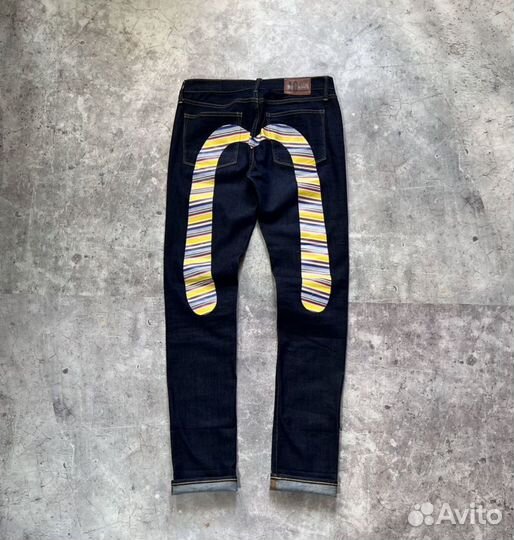 Джинсы Evisu