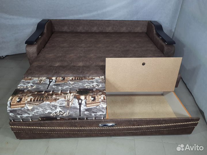 Диван на металлокаркасе