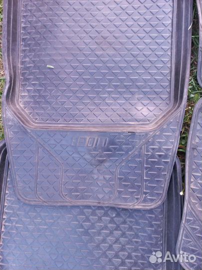 Автомобильные коврики резиновые