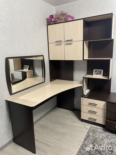 Письменный стол