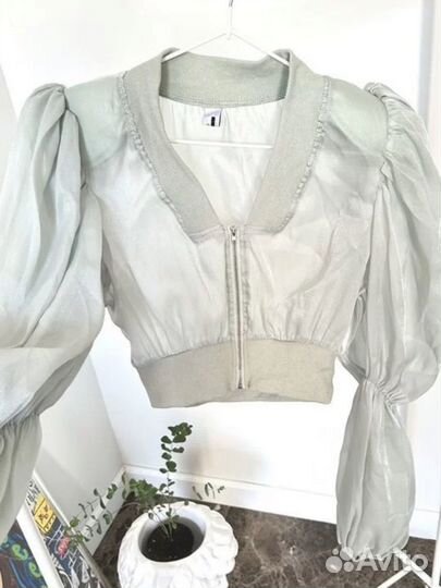 Блузка с пышными руковами