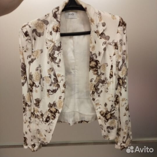 Весенний трикотажный пиджак Odji