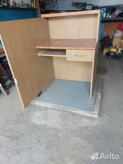 Офисный стол