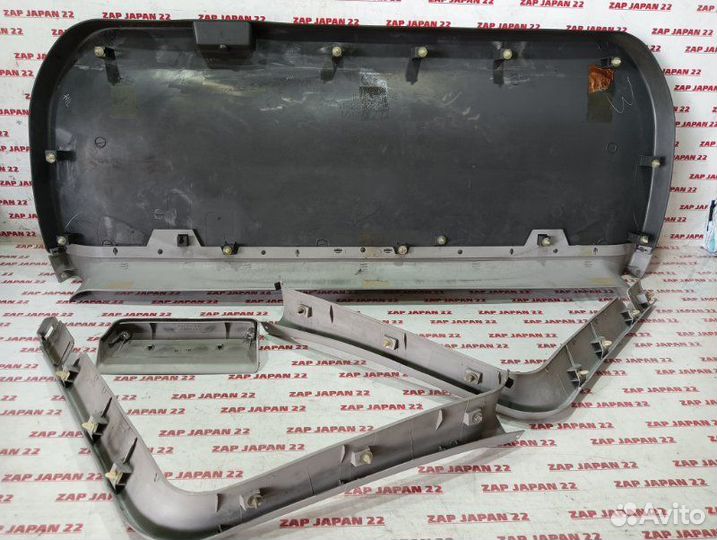 Обшивка двери багажника задняя Mitsubishi