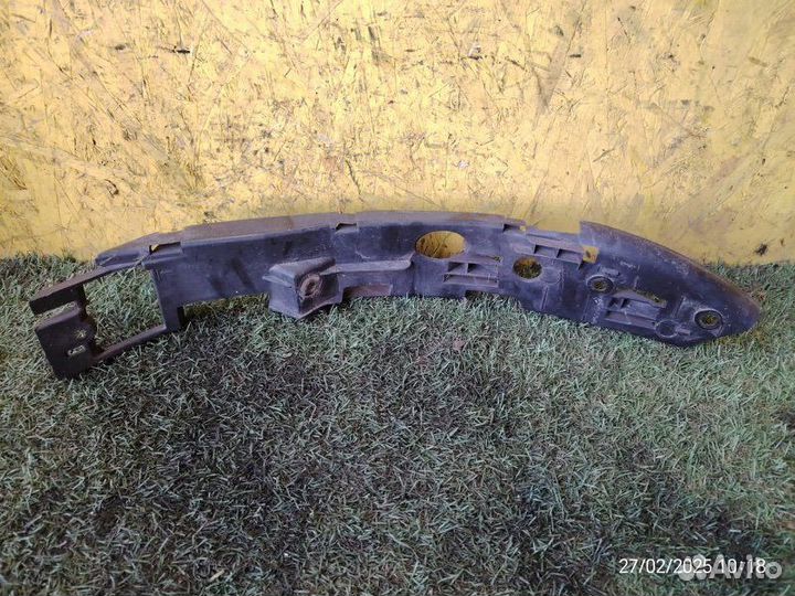 Кронштейн бампера передний левый Volkswagen