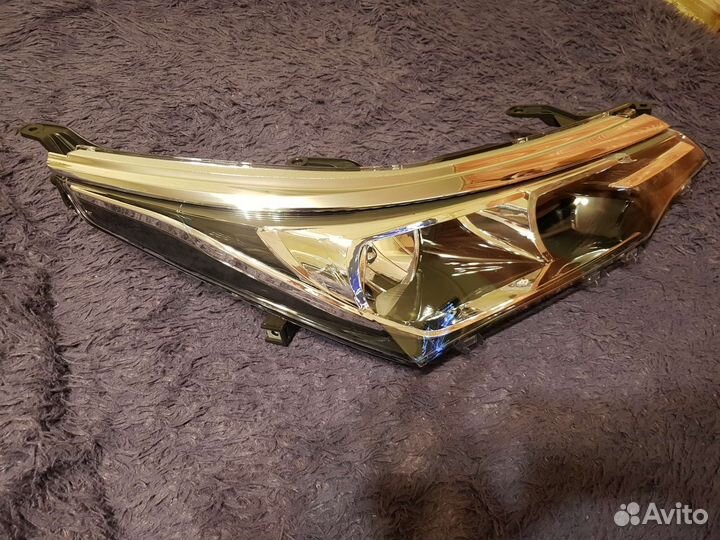 Фара правая на Toyota Corolla 2015-2020