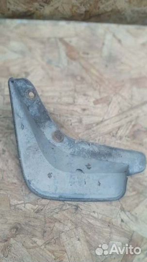 Брызговик задний правый Chevrolet Aveo T200 1.2