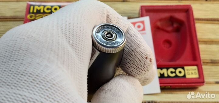 Винтажная газовая зажигалка 