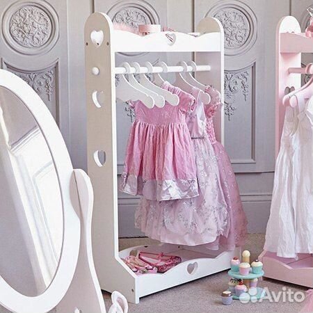 Напольная вешалка для маленьких модниц