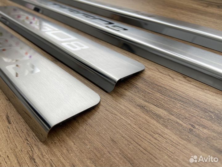 Оригинальные накладки на пороги Chery Tiggo 8 2020