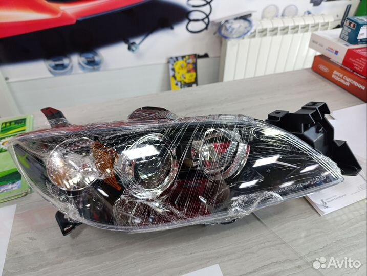 Фара Mazda 3 (Axela) правая