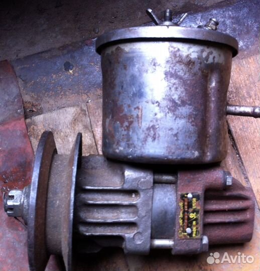 Насос гура ЗИЛ-130 с бачком