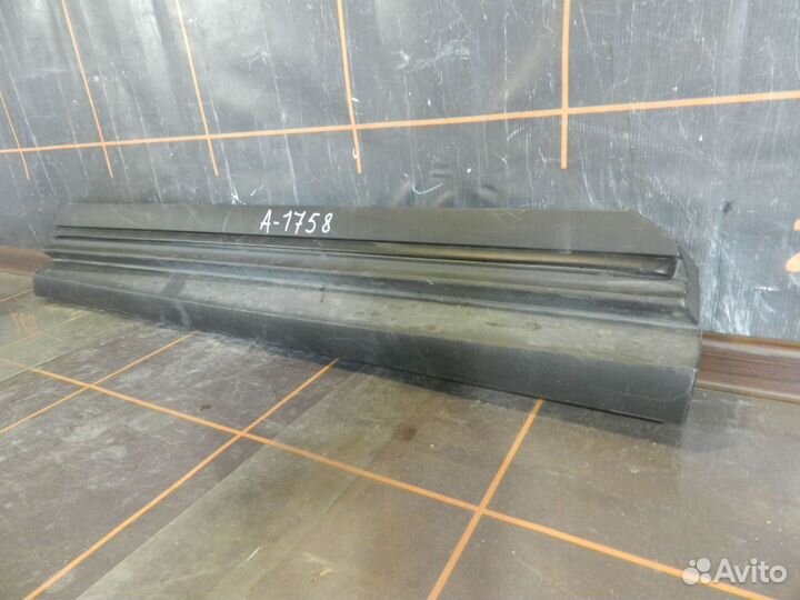 Накладка двери передней правой - Lexus RX 4