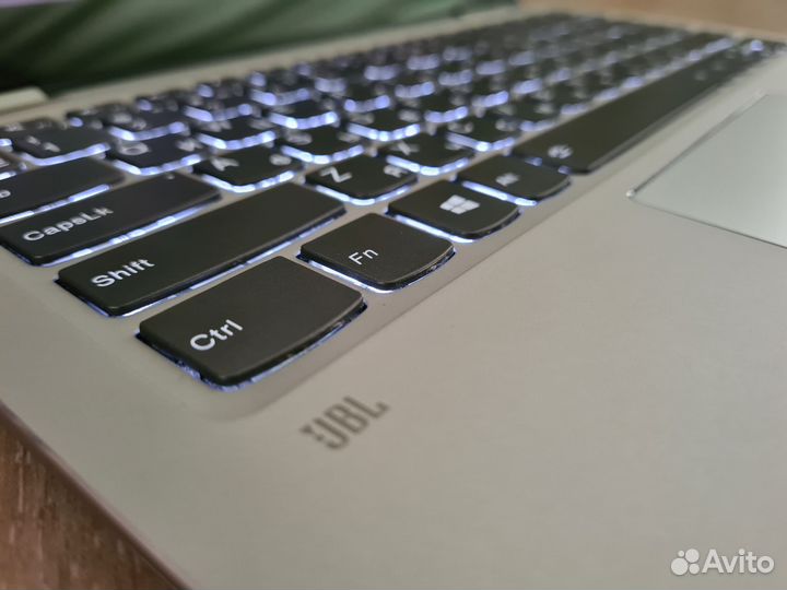 Ультрабук Lenovo 13.3