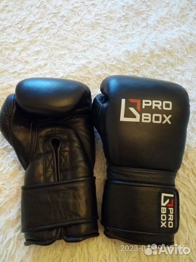 Боксерские перчатки 18 oz