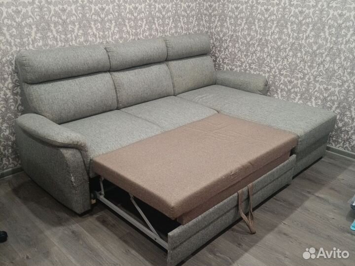 Большой угловой диван раскладной б/у