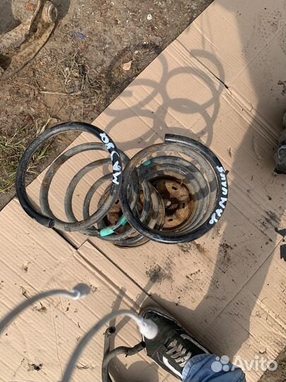 Пружины передние с чашками mazda familia bj