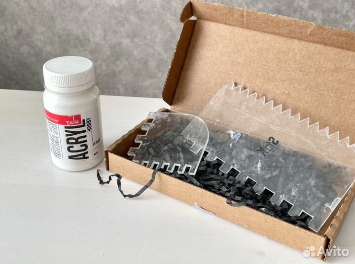 Акриловая краска и аппликаторы