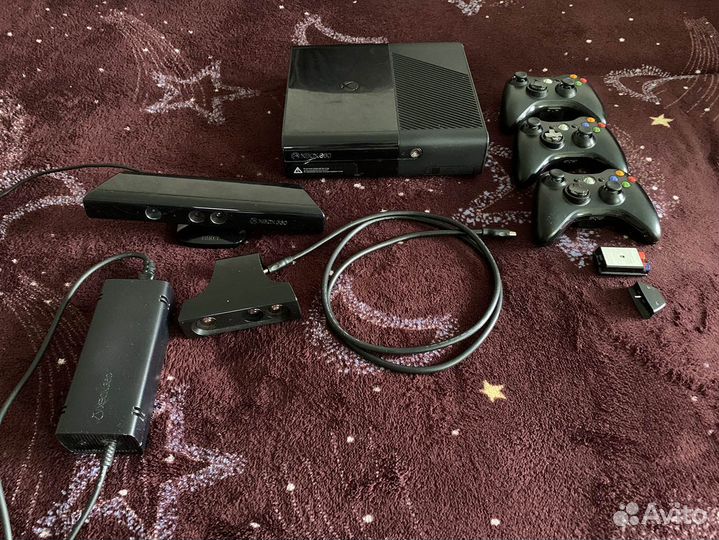 Xbox 360E Freeboot Aurora + Kinect + 3 джойстика