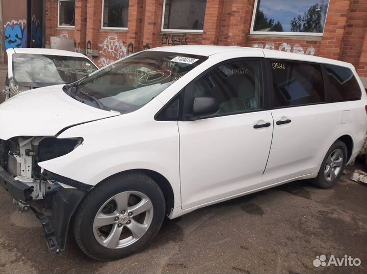 Toyota Sienna 2016 г на запчасти