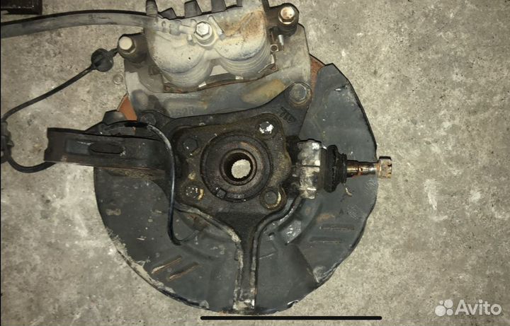 Суппорт передний Subaru B9 outbac