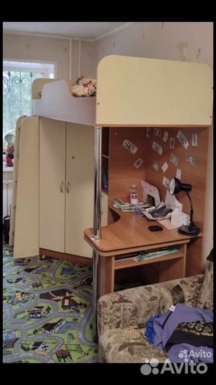 Детская кровать чердак со столом и шкафом бу