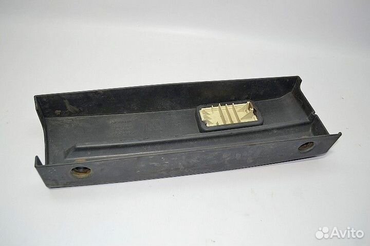 Корпус нижней подножки пластиковый, левый scania P