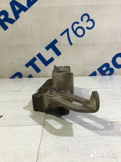 Кронштейн опоры двигателя правый skoda yeti 1.2 DS