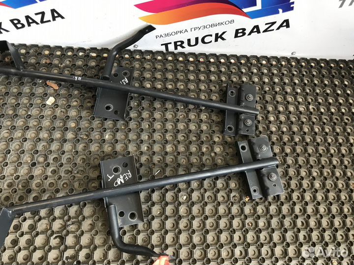 Комплект крепления спойлера кабины Renault T