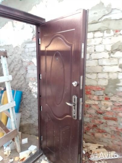 Дверь входная металлическая правая бу