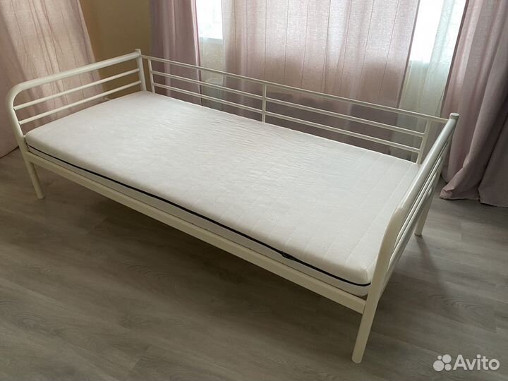 Кровать икеа IKEA с матрасом 200 на 90