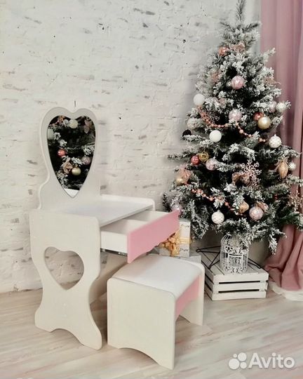 Туалетный столик / детский / макияжный