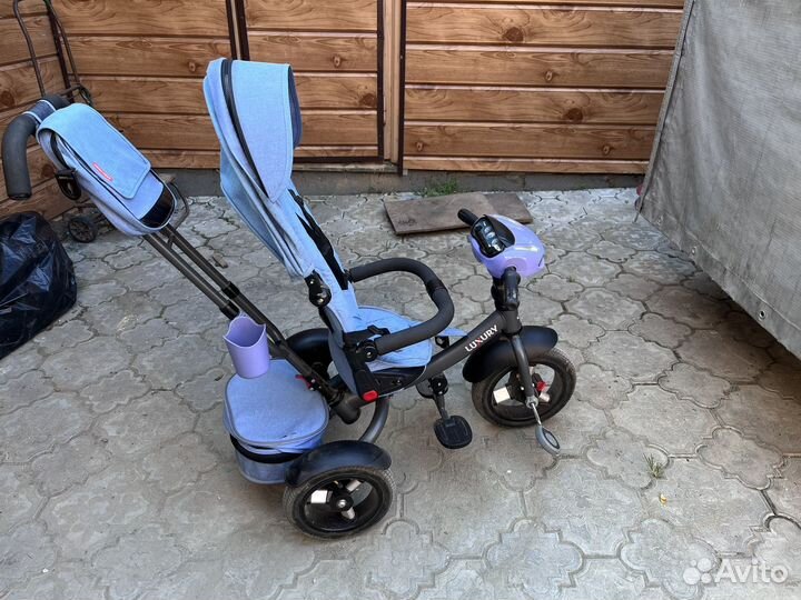 Трехколесный велосипед с ручкой