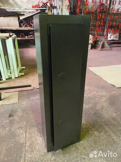 Металлический сейф новый
