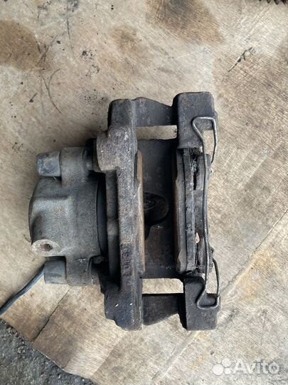 Тормозные суппорта Мерседес 210 98 год