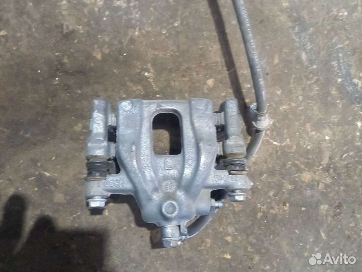 Honda cr-v 3 суппорт задний левый